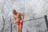 FOTO: Un chinez face exerciţii fizice zilnic, aproape gol, la -25°C, de mai bine de 10 ani 18441725
