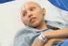 O adolescentă bolnavă de cancer a avut parte de o surpriză incredibilă. Ce au făcut colegii şi angajaţii spitalului pentru fată (VIDEO) 18448973