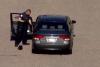 ALERTĂ  la Casa Albă: O maşină suspectă a urmărit maşina în care se aflau cele două fiice ale lui Barack Obama (VIDEO) 18481367