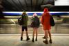GALERIE FOTO. No Pants Subway Ride: Tinerii din Bucuresti s-au plimbat in lenjerie intima la metrou 18525488