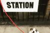 Marea Britanie: Fotografiile cu câini la secţiile de votare pentru alegerile legislative anticipate, virale pe reţelele de socializare 18579070