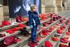Prin proiectul “Dragostea poartă Pantofii roșii”, Fundația Mereu Aproape luptă contra violenței împotriva femeilor 18605645