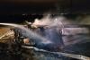 VIDEO Un tir încărcat cu pui congelaţi a luat foc după ce s-a răsturnat la ieşirea de pe autostrada A2 către A4, lângă Ovidiu 18683714