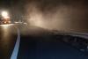 VIDEO Un tir încărcat cu pui congelaţi a luat foc după ce s-a răsturnat la ieşirea de pe autostrada A2 către A4, lângă Ovidiu 18683717