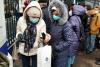 Zeci de oameni au îndurat frigul ca să cumpere suplimentul alimentar pentru imunitate lansat astăzi pe piață de Institutul Cantacuzino 18730510