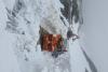 VIDEO: Strat de zăpadă de 7 – 8 metri pe Transfăgărășan, cu două săptămâni înainte de deschidere 18749619