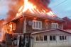 FOTO Incendiu violent, sâmbătă dimineața, în Alba. Trei case, cuprinse de flăcări 18782794