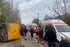 Microbuz răsturnat în județul Suceava. 6 persoane, printre care 5 copii, duse la spital 18784492