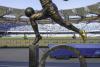 Statuie omagiu: Piciorul DE AUR al lui Maradona, dezvelit la Napoli   18806483
