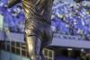 Statuie omagiu: Piciorul DE AUR al lui Maradona, dezvelit la Napoli   18806485