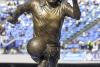 Statuie omagiu: Piciorul DE AUR al lui Maradona, dezvelit la Napoli   18806486