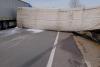 Accident pe DN 5 în județul Giurgiu. Un TIR încărcat cu îngrășământ s-a răsturnat pe șosea 18811571