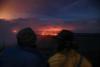 Erupția vulcanului Mauna Loa, atracție pentru turiști  18813306