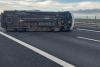 Un microbuz cu 9 persoane s-a răsturnat pe autostrada A1. A fost activat planul roșu în județul Arad 18815626