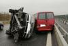 Accident rutier pe autostrada A1. O autoutilitara s-a răsturnat pe partea carosabilă, o persoană este rănită 18815733
