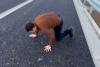 Teribilism pe Autostrada A1: Magicianul Robert Tudor s-a filmat alergând și sărutând asfaltul pe banda de urgență. Clipul a devenit viral  18815828