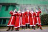 8 Moși Crăciuni au escaladat spitalul din Ljubljana pentru a bucura copiii bolnavi 18816167