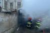 Intervenție dificilă a pompierilor din Tulcea. Incendiu la un garaj cu posibilitatea de propagare la două locuințe 18817056