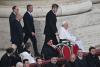 Funeraliile papei emerit Benedict al XVI-lea s-au încheiat. La slujba de înmormântare au fost prezenți circa 200.000 de credincioși 18818733