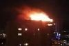VIDEO Incendiu puternic în Constanța! Arde acoperisul unui bloc  18827012