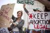 Răzbiul anti-avort continuă în SUA: Un judecător a suspendat aprobarea, veche de două decenii, a unei pastile de avort  18833603