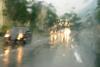 Mare atenție! Circulație în condiții de ploaie și burniță pe mai multe drumuri din țară 18834195