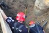 Doi muncitori au fost prinși sub un mal de pământ în județul Vâlcea. Un bărbat a decedat 18844078