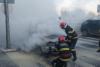 O mașină a început să ardă în mers, pe străzile din Oradea 18868973