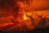 Erupția vulcanului Etna. Lava fierbinte curge pe versanții muntelui 18873002