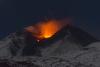 Erupția vulcanului Etna. Lava fierbinte curge pe versanții muntelui 18873005
