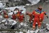 Zeci de persoane sunt date dispărute în urma unei alunecări de teren în provincia Yunnan, China 18880747