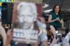 Julian Assange a fost eliberat din închisoare. Fondatorul WikiLeaks a părăsit deja Marea Britanie 18904898