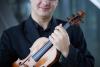 Marele violonist român Liviu Prunaru va susține un recital de excepție la București alături de Valentin Șerban, câștigătorul ediției a XVII-a a Concursului Enescu 18910659