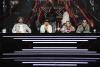 În premieră ȋntr-un talent show tv, concurenţii X Factor au susţinătorii cu ei, pe scenă 18937759