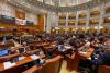 Democrația se mimează în Parlamentul României: Bugetul s-a votat fără prezență în sală și cu 30 de amendamente pe minut 18939636