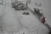Ninge la munte! Prima zăpadă pe Transfăgărășan: drumarii intervin cu lame și antiderapant 18973877