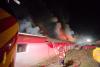 Incendiu la două hale în comuna Dumbrăveni, județul Suceava. Suprafața afectată, aproximativ 2000 mp 18976528