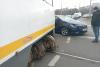 Haos în intersecția Obor! Tramvai scăpat de sub control sare de pe șine și lovește o mașină 18985356