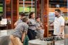 Chefi la cuțite, lider de audiență. Ionela Românianu a abandonat competiția, iar Bianca Podosu a fost eliminată. Diseară, Chef Sautner aruncă-n joc o amuletă surprinzătoare 19007035