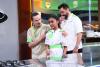 Echipa lui Chef Orlando a câștigat ieri o amuletă, iar tunicile albastre, conduse de Chef Ștefan, au obținut victoria la întrecerea culinară de la Chefi la cuțite – Viitorul are gust 19011834