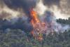 „Cenușă ca ninsoarea și flăcări cât blocul.” Peste 250.000 de oameni fug din calea incendiilor devastatoare din Franța și Spania 19019828