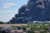 Incendiu uriaș după accidentul dintre o autocisternă cu benzină și un buldoexcavator pe DN2A, la Hârșova. A fost instituit un perimetru de siguranță de 800 de metri 19020161