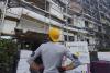 REPORTAJ: Salahor pentru o zi în construcții. ​​​​​​​Când ridici 180 de găleți cu ciment până acolo unde începe cerul și n-ai ce pune pe masă 19020349